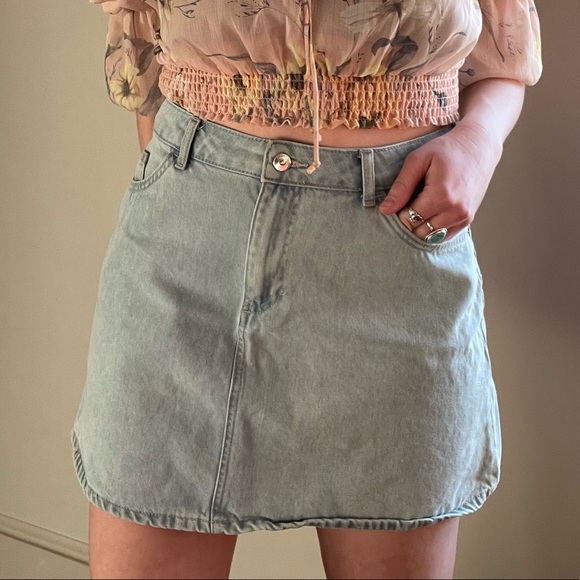 H&M Light Wash High Waisted Denim Mini Skirt - 12 - Picture 5 of 6